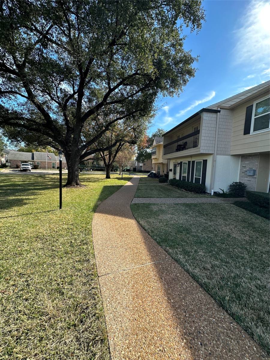 Townhouse for rent at 10378 Briar Forest Dr #1037832 5, Houston, TX 77042