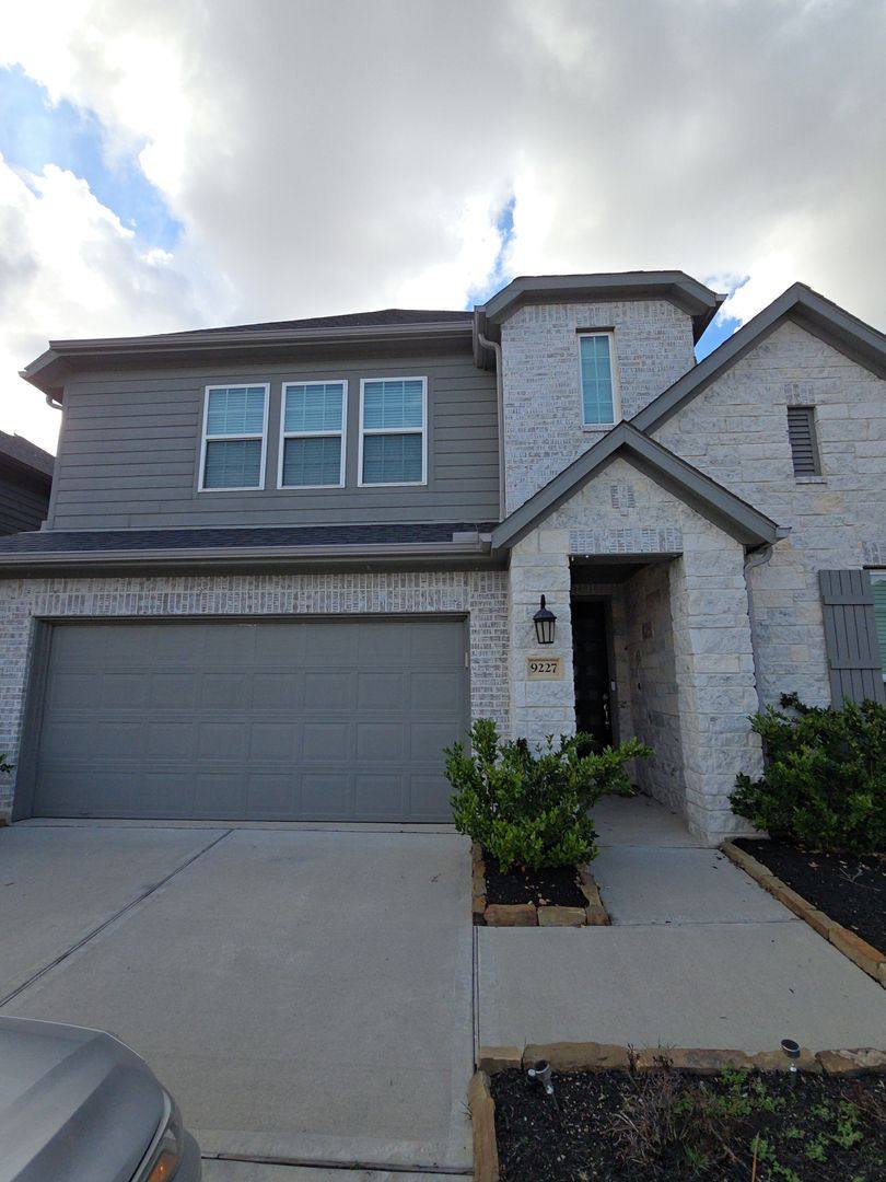 House for rent at 9227 Dearborn Knoll Dr, Cypress, TX 77433