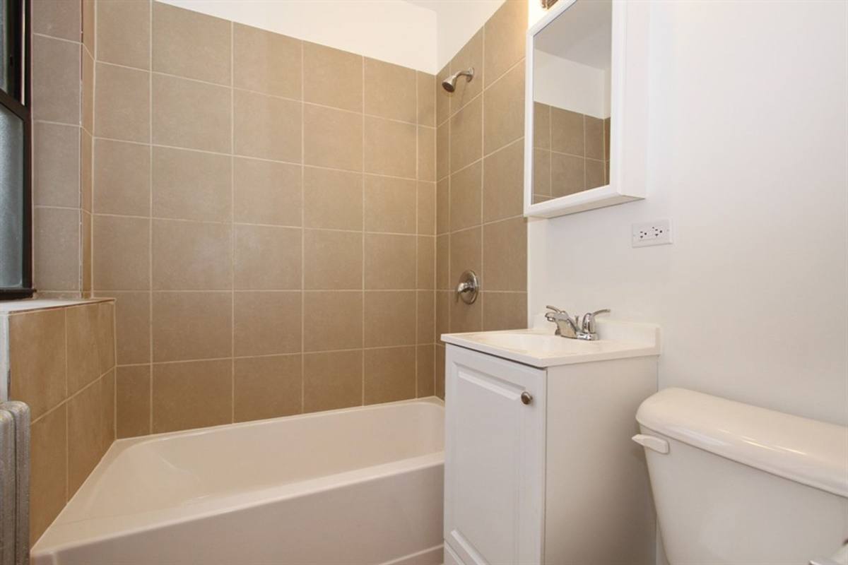 Apartment for rent at 7653 S Loomis Blvd, Chicago, IL 60620