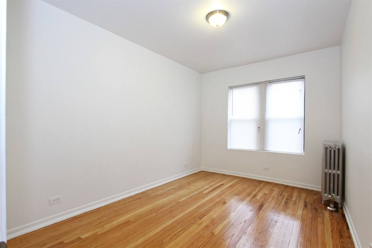 Apartment for rent at 7653 S Loomis Blvd, Chicago, IL 60620