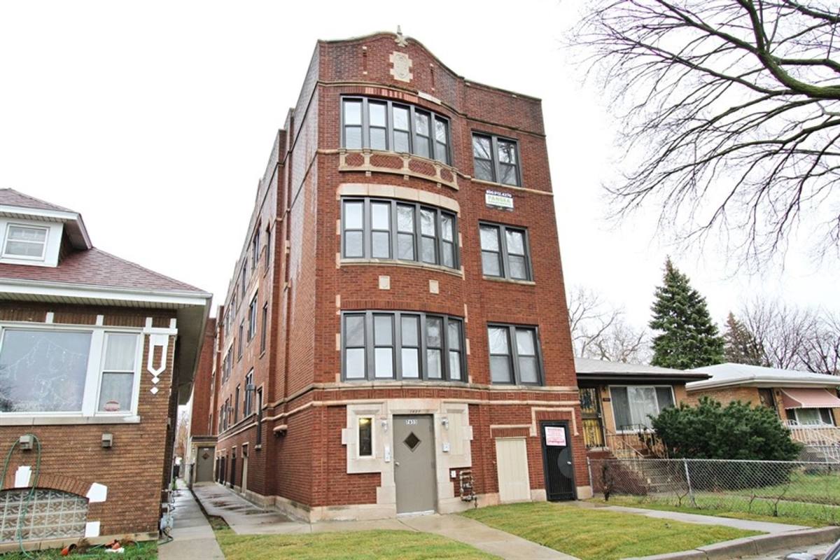 Apartment for rent at 7653 S Loomis Blvd, Chicago, IL 60620