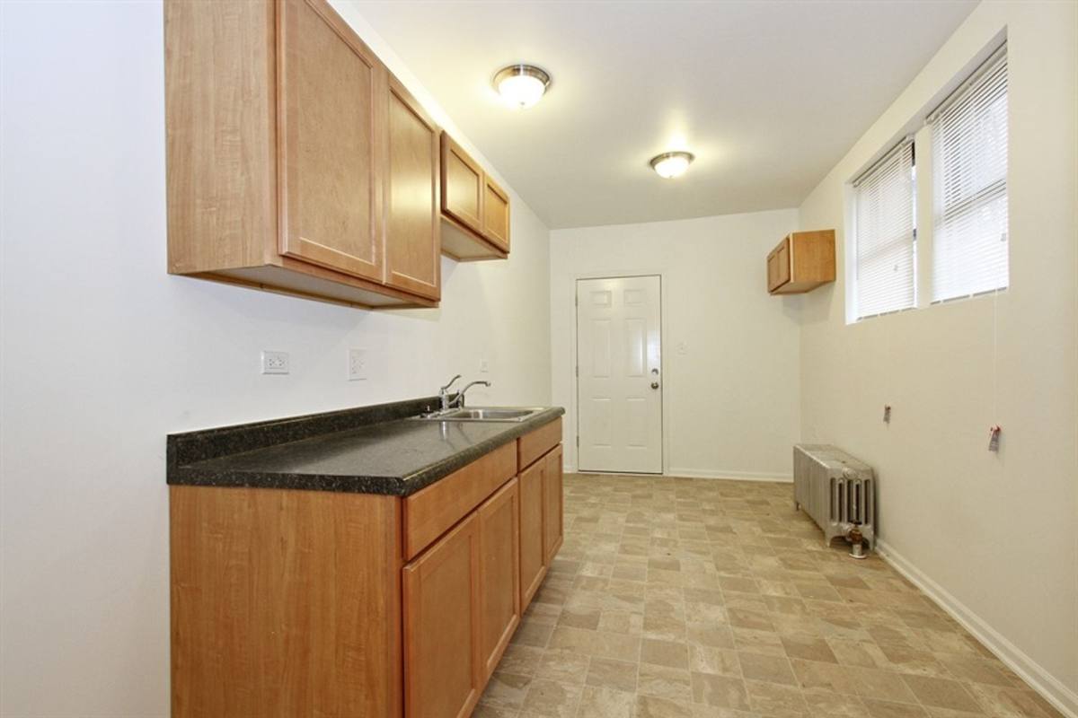 Apartment for rent at 7653 S Loomis Blvd, Chicago, IL 60620