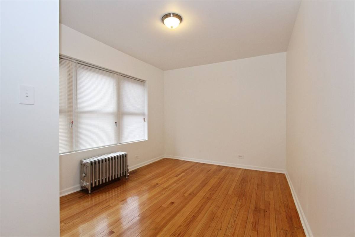 Apartment for rent at 7653 S Loomis Blvd, Chicago, IL 60620