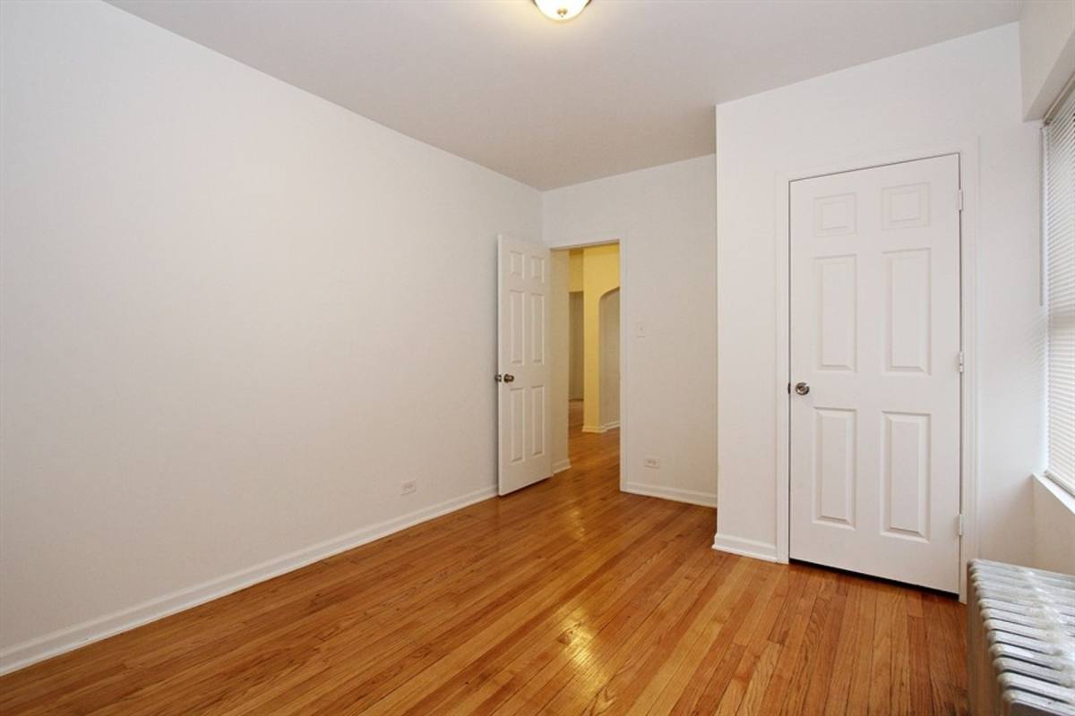 Apartment for rent at 7653 S Loomis Blvd, Chicago, IL 60620