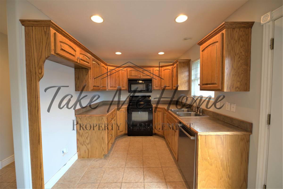 House for rent at 4902 E Farm Rd, Springfield, MO 65809