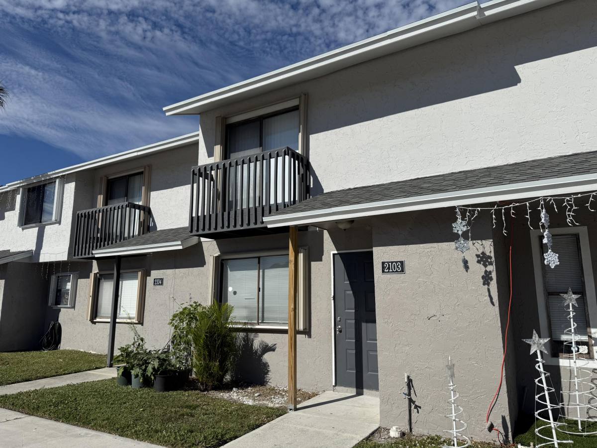 Townhouse for rent at 2103 Wharf Lane, Lake Worth, FL 33463