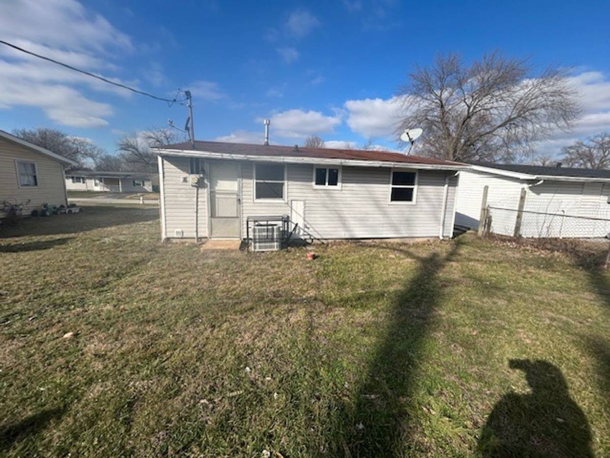 House for rent at 222 St John Dr, East Saint Louis, IL 62206