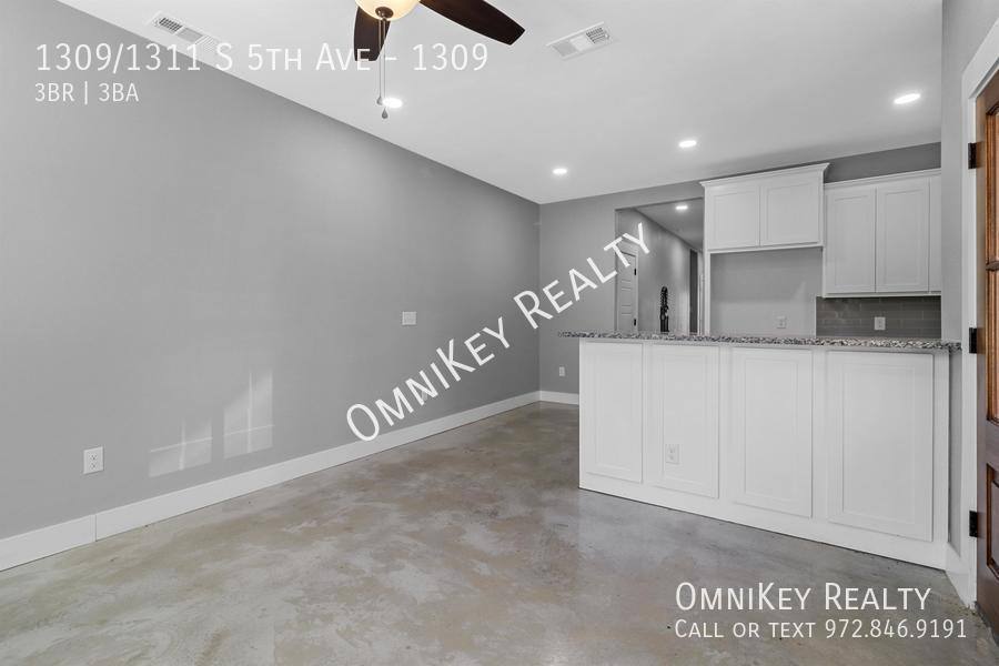 Apartment for rent at 1309 1311 S 5th Ave, Denison, TX 75021