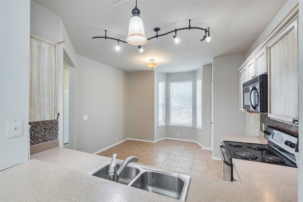 Townhouse for rent at 10652 Astor Dr, Keller, TX 76244