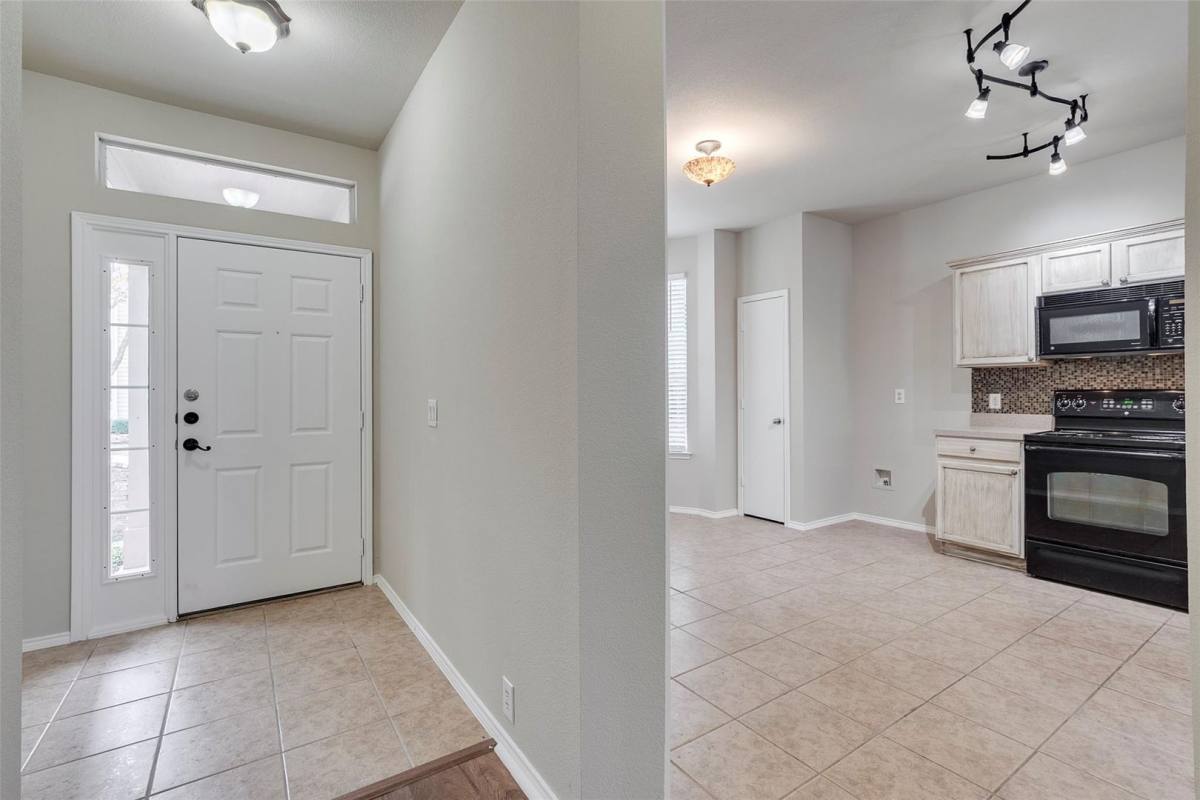 Townhouse for rent at 10652 Astor Dr, Keller, TX 76244