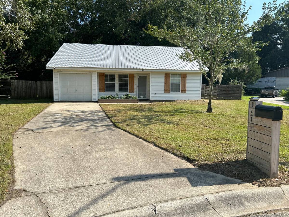 House for rent at 141 Oakwood Dr, Springfield, GA 31329