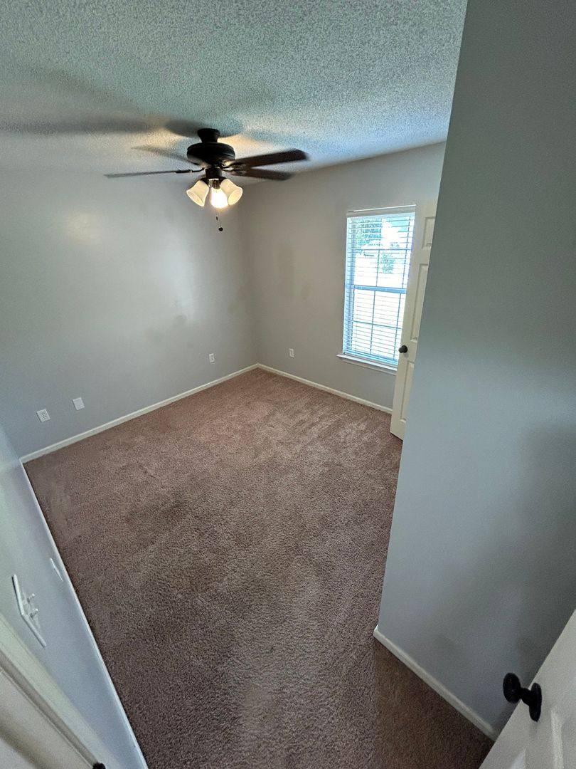 House for rent at 141 Oakwood Dr, Springfield, GA 31329