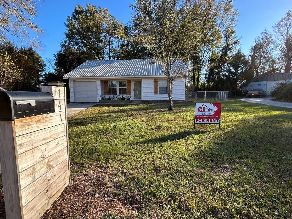 House for rent at 141 Oakwood Dr, Springfield, GA 31329