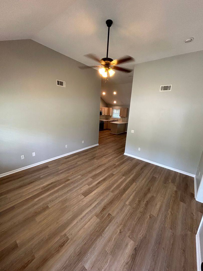 House for rent at 141 Oakwood Dr, Springfield, GA 31329