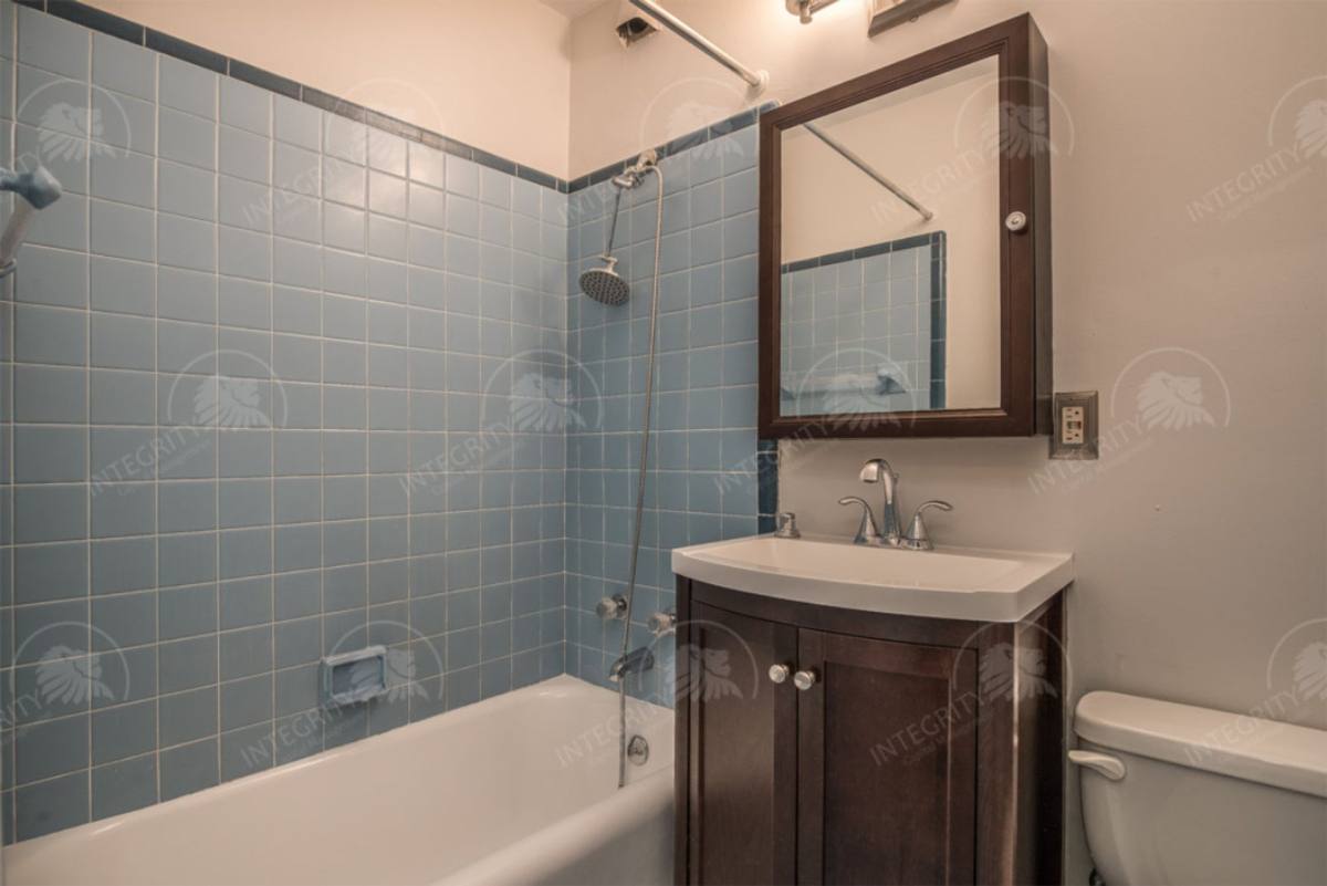 Apartment for rent at 229 Ward Parkway, Kansas City, MO 64112