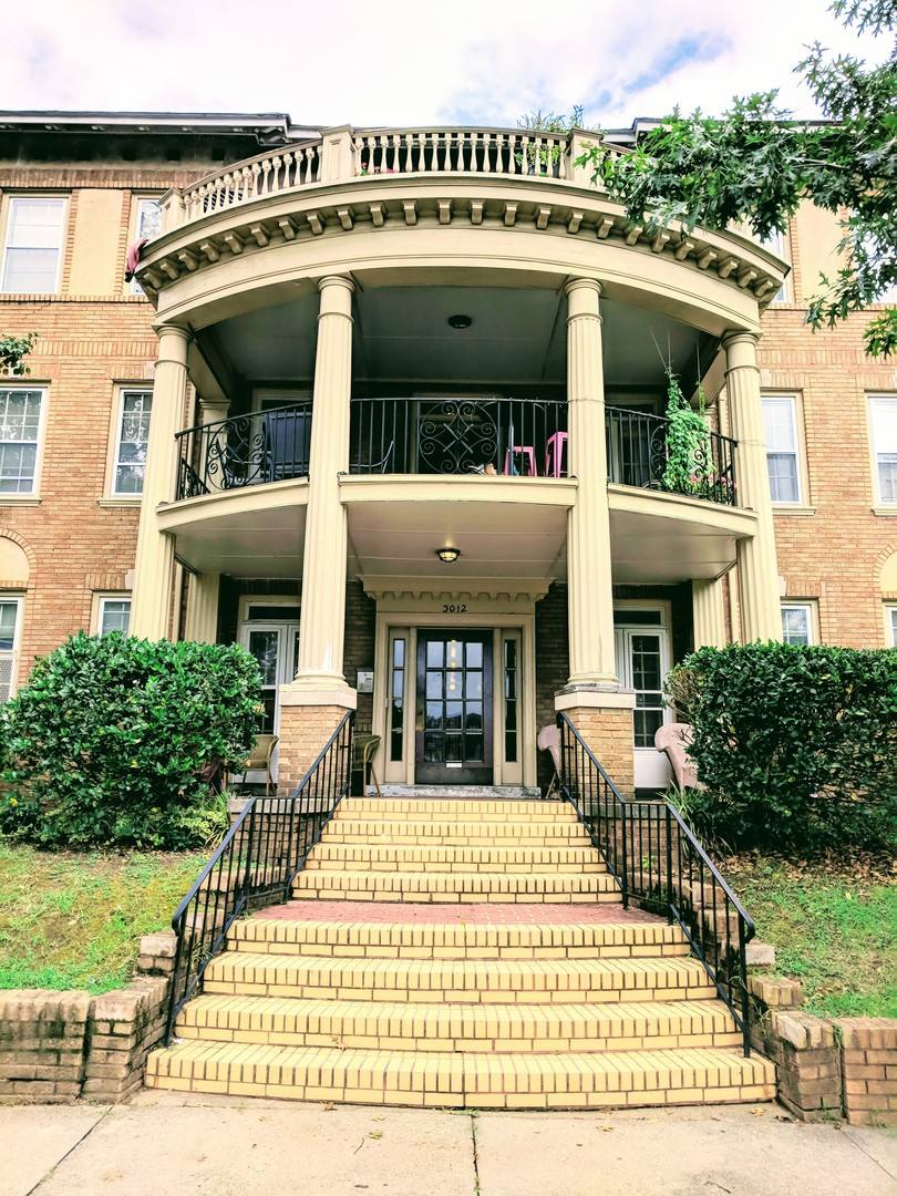 Apartment for rent at 3012 Monument Ave, Richmond, VA 23221