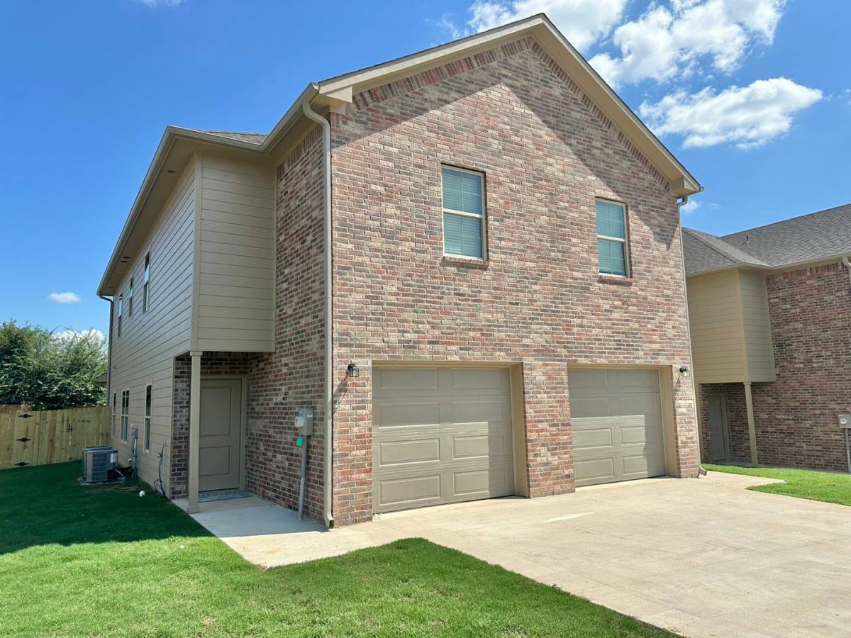 Townhouse for rent at 6225 Villa Rosa Way, Tyler, TX 75707
