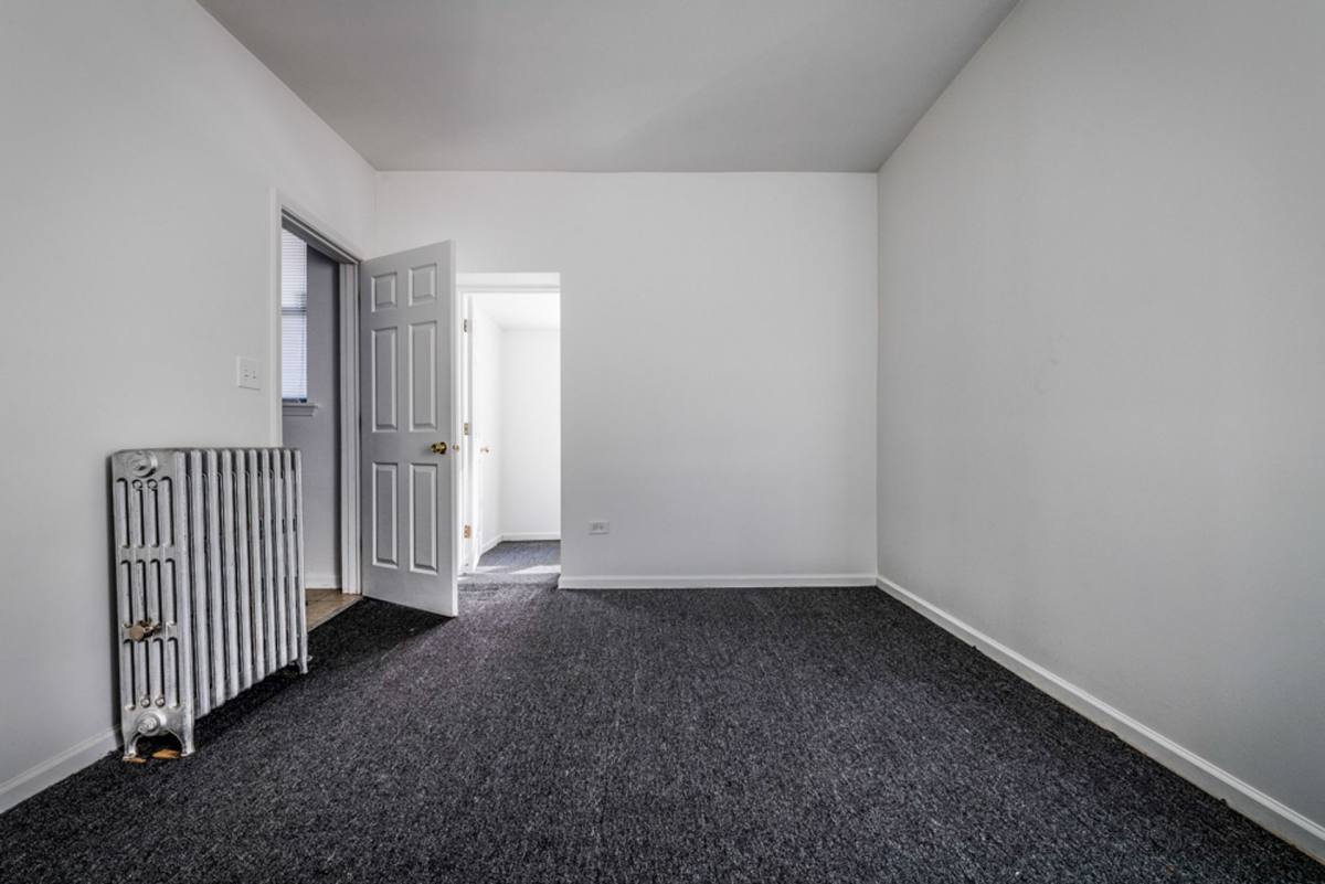 Apartment for rent at 8141 S Kingston Ave, Chicago, IL 60617