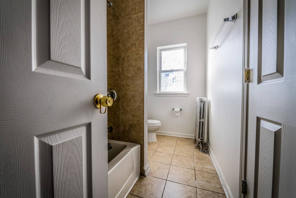 Apartment for rent at 8141 S Kingston Ave, Chicago, IL 60617
