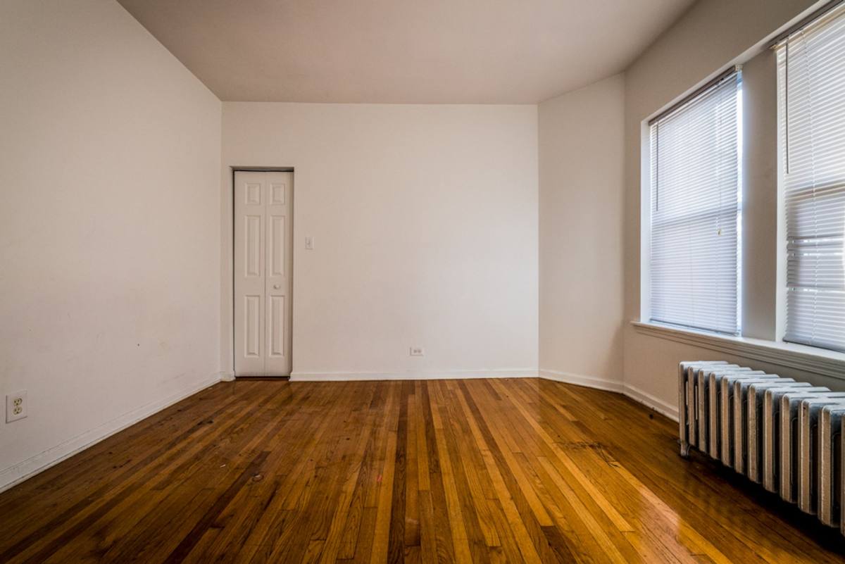 Apartment for rent at 8141 S Kingston Ave, Chicago, IL 60617