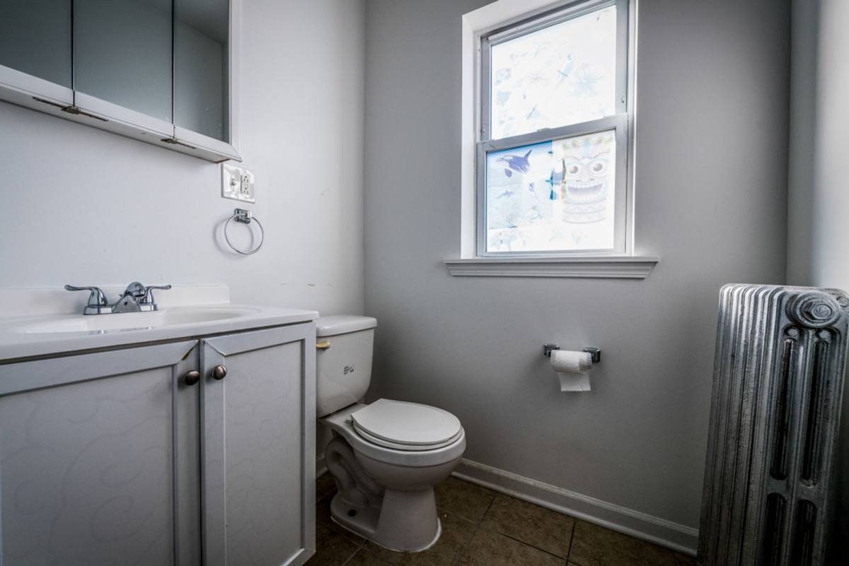 Apartment for rent at 8141 S Kingston Ave, Chicago, IL 60617