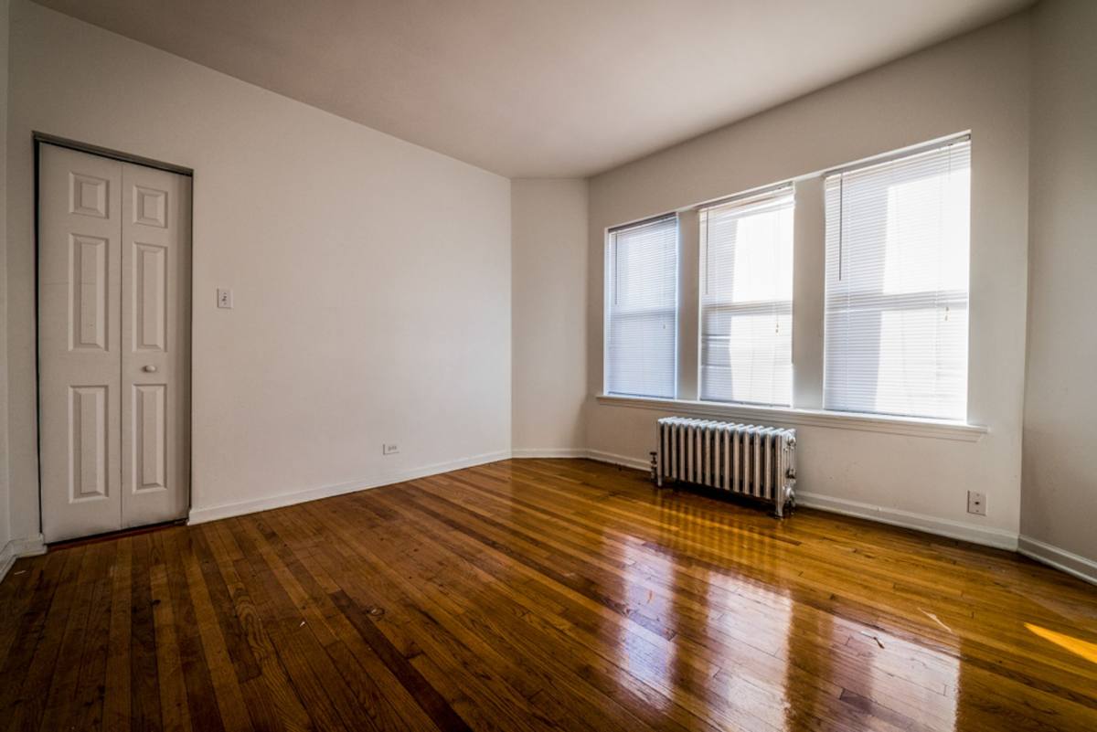 Apartment for rent at 8141 S Kingston Ave, Chicago, IL 60617