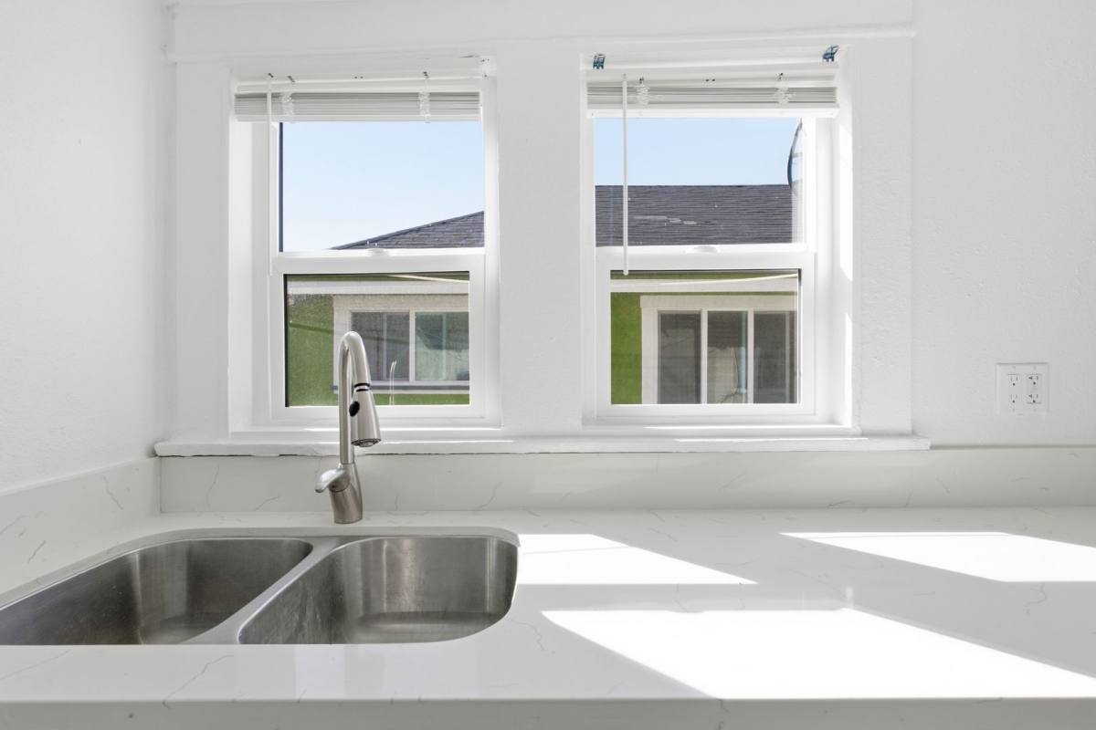 Apartment for rent at 350 E 60th St, Los Angeles, CA 90003