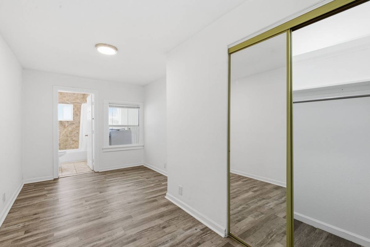 Apartment for rent at 350 E 60th St, Los Angeles, CA 90003