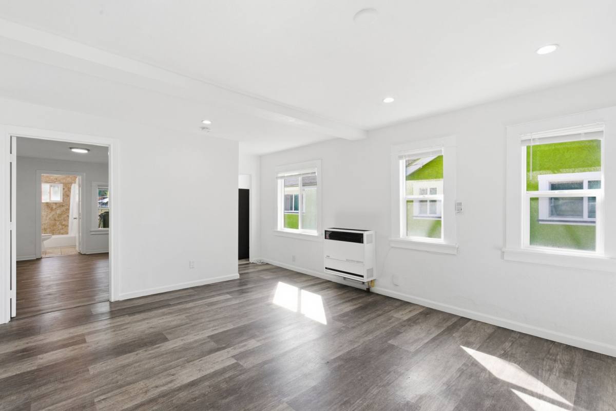 Apartment for rent at 350 E 60th St, Los Angeles, CA 90003