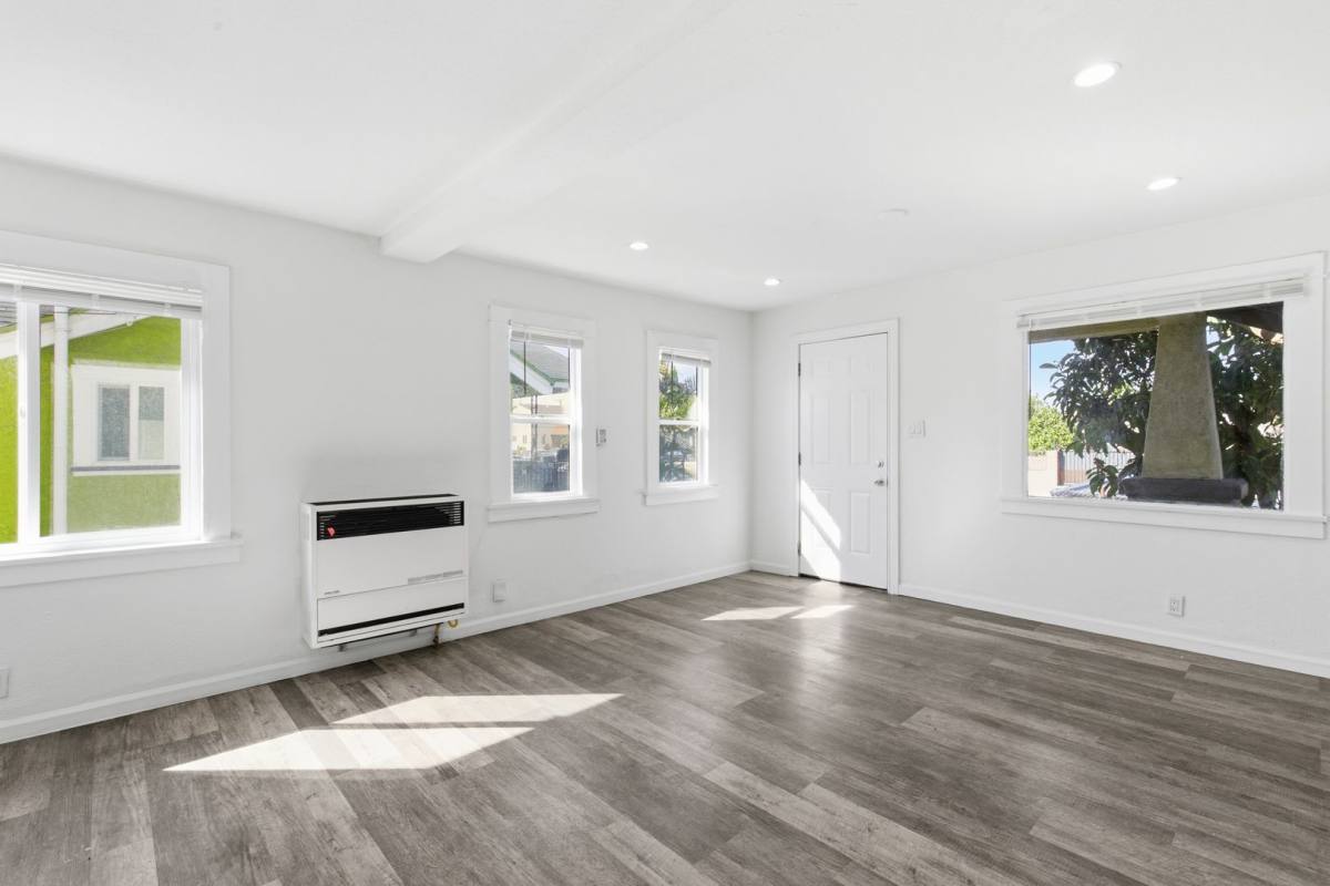 Apartment for rent at 350 E 60th St, Los Angeles, CA 90003