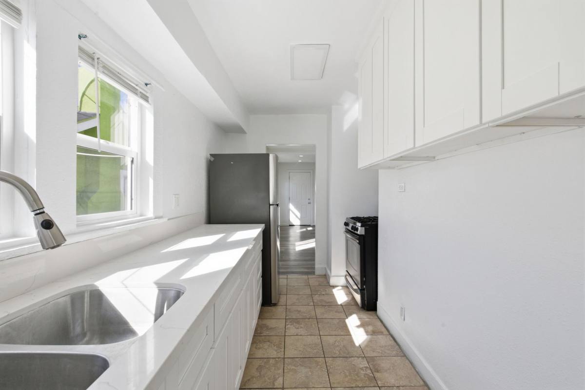 Apartment for rent at 350 E 60th St, Los Angeles, CA 90003