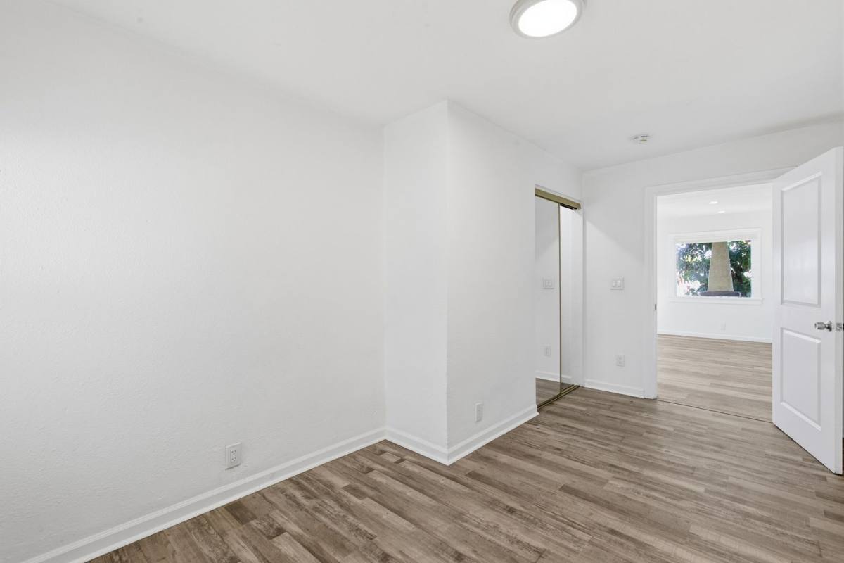 Apartment for rent at 350 E 60th St, Los Angeles, CA 90003