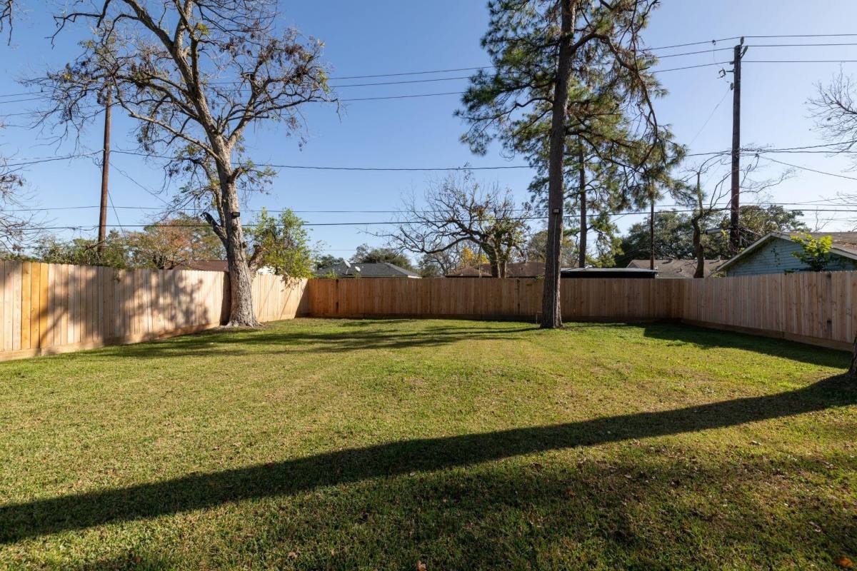 Apartment for rent at 10128 Homestead Rd, Houston, TX 77016