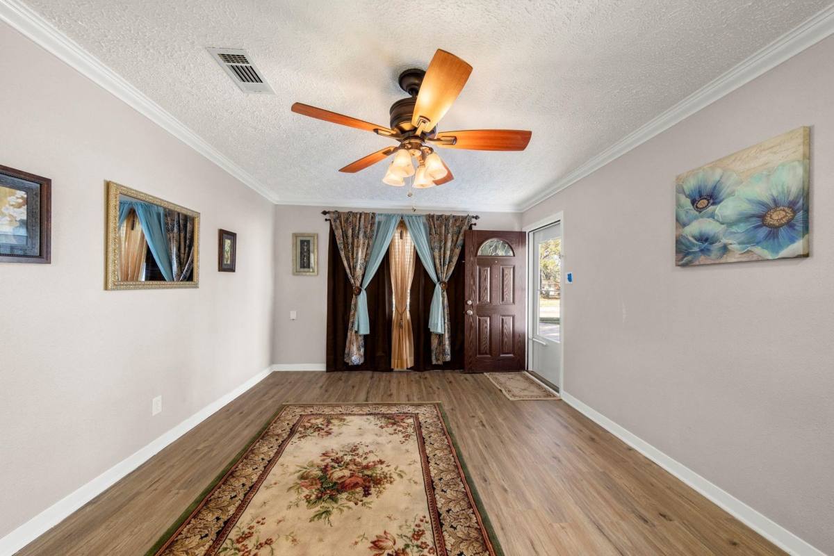 Apartment for rent at 10128 Homestead Rd, Houston, TX 77016