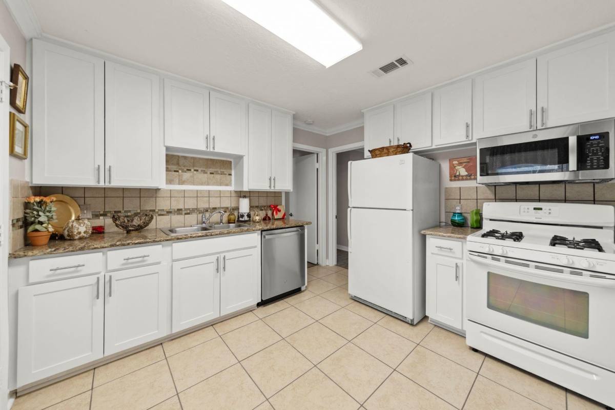 Apartment for rent at 10128 Homestead Rd, Houston, TX 77016