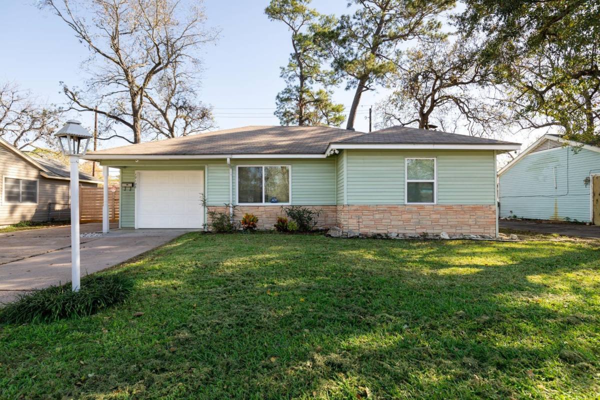 Apartment for rent at 10128 Homestead Rd, Houston, TX 77016