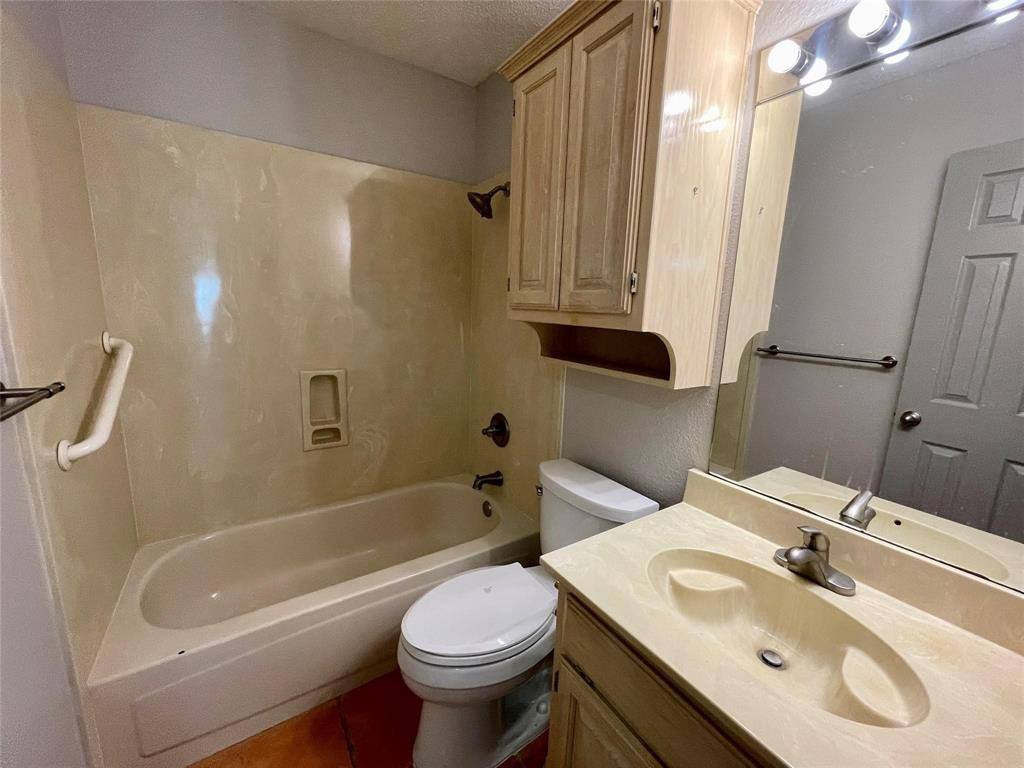 Apartment for rent at 8701 Bellechase Rd, Granbury, TX 76049