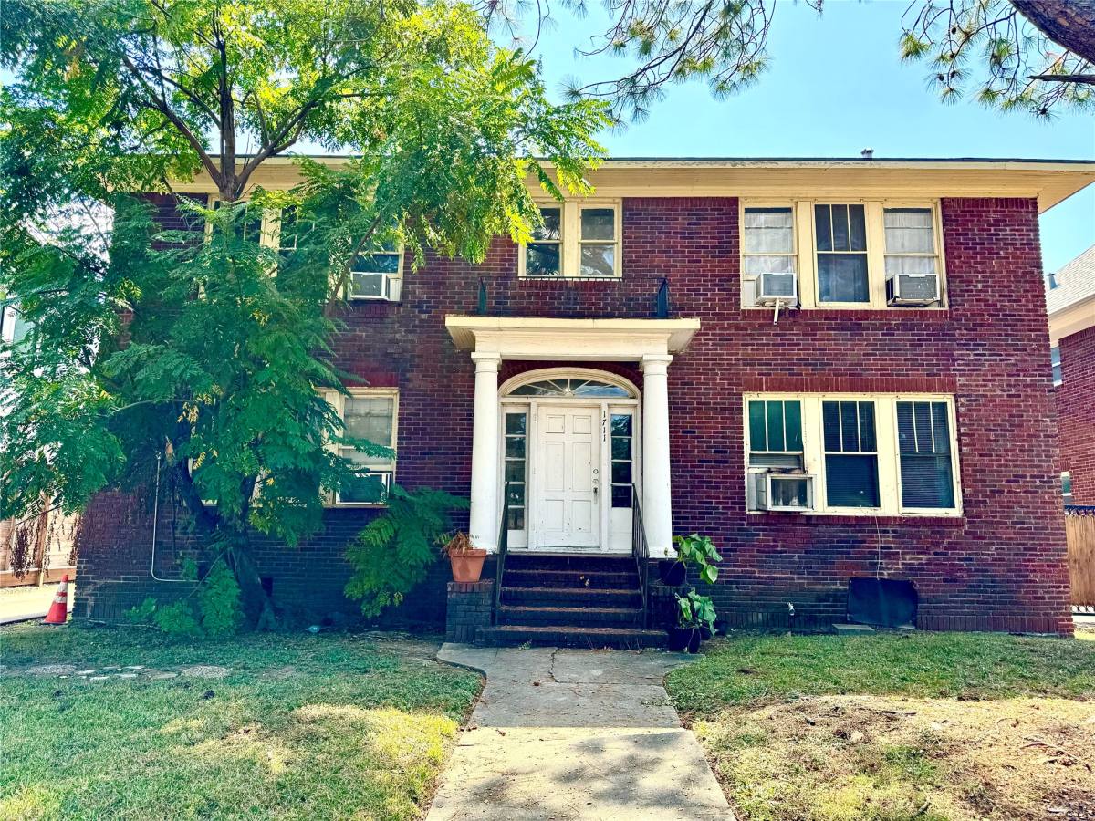 Apartment for rent at 1711 W Main St #2, Houston, TX 77098