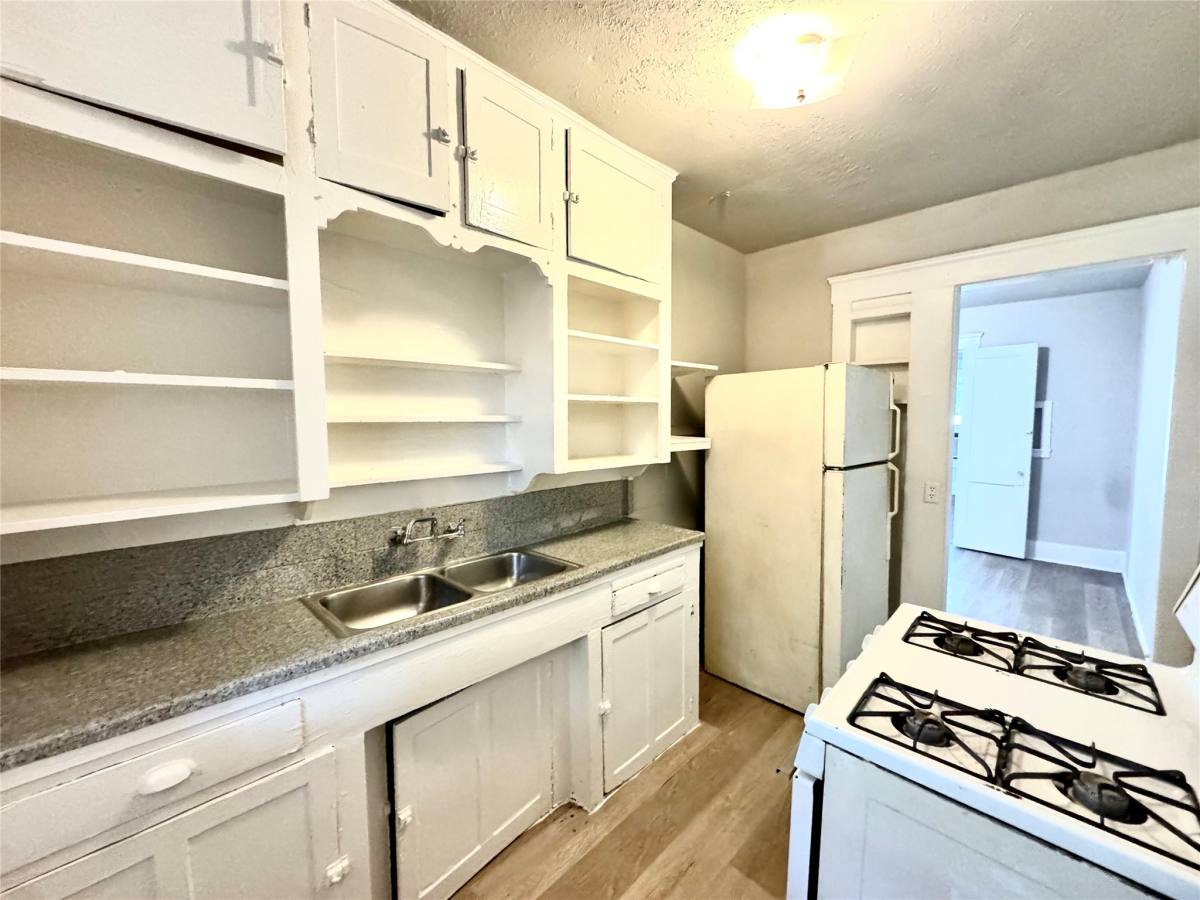Apartment for rent at 1711 W Main St #2, Houston, TX 77098