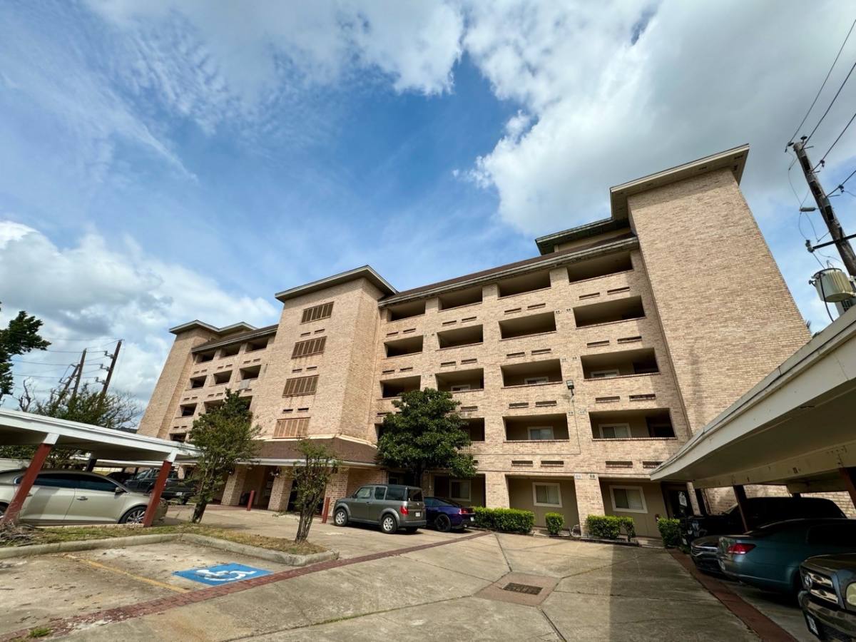 Apartment for rent at 2210 Dorrington St #201, Houston, TX 77030