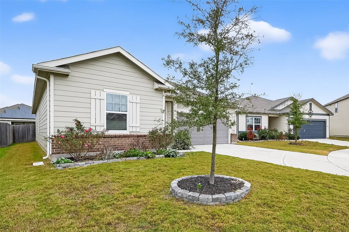 Apartment for rent at 1065 Long Bay Court, Brookshire, TX 77423