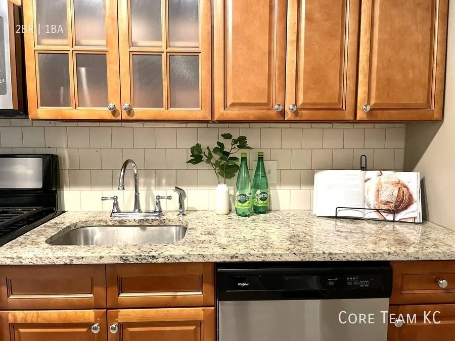 Apartment for rent at 4423 Roanoke Parkway #2B, Kansas City, MO 64111