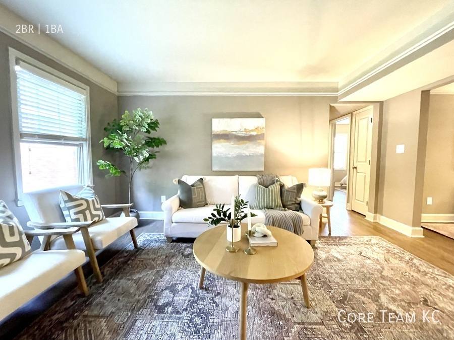 Apartment for rent at 4423 Roanoke Parkway #2B, Kansas City, MO 64111