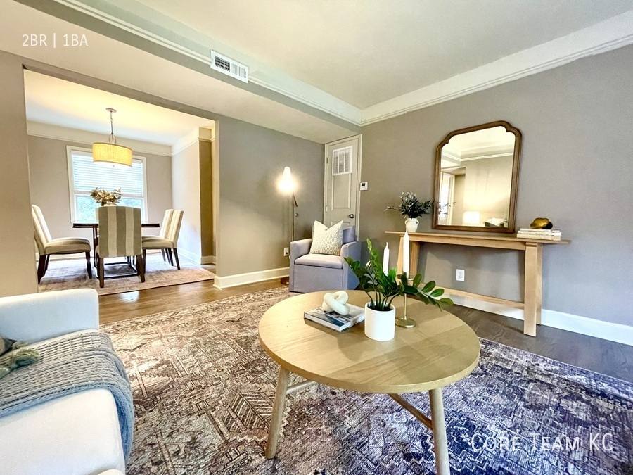 Apartment for rent at 4423 Roanoke Parkway #2B, Kansas City, MO 64111