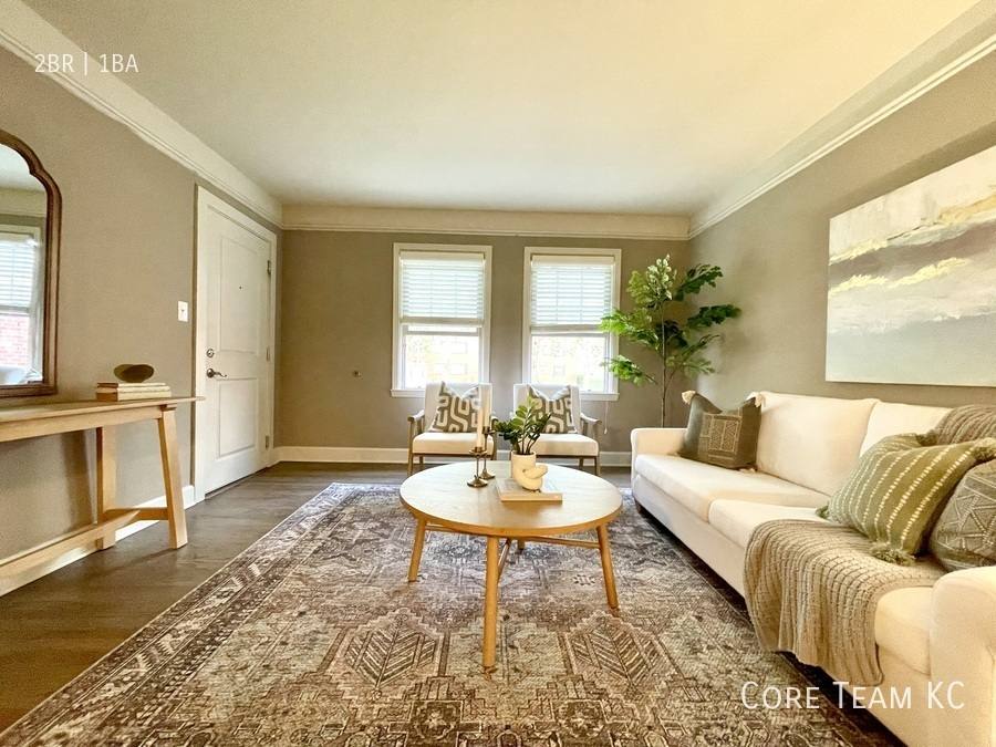 Apartment for rent at 4423 Roanoke Parkway #2B, Kansas City, MO 64111