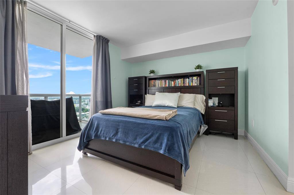 Apartment for rent at 1800 N Bayshore Dr #2402, Miami, FL 33132