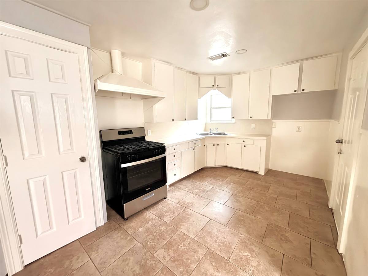 Apartment for rent at 914 Bunton St #914, Houston, TX 77009