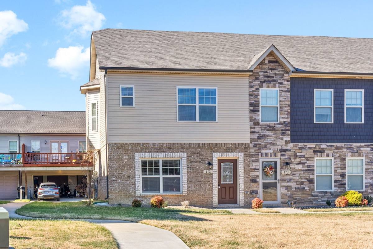 Townhouse for rent at 172 Dundee Dr, Clarksville, TN 37043