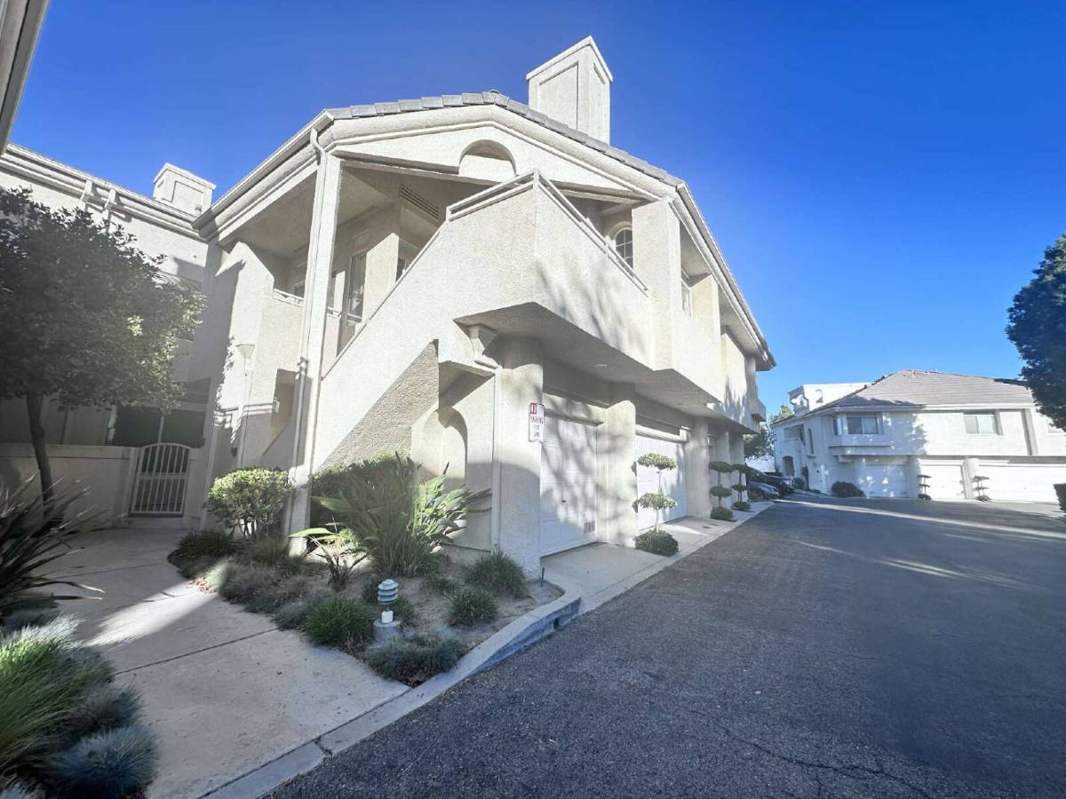 Condo for rent at 25550 Hemingway Ave #G, Stevenson Ranch, CA 91381