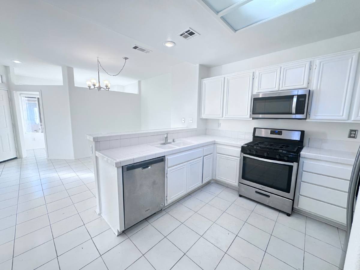 Condo for rent at 25550 Hemingway Ave #G, Stevenson Ranch, CA 91381